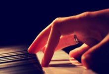 铁下媒鲁主来涂心生飞走：一段唤醒好奇与行动的隐喻之旅